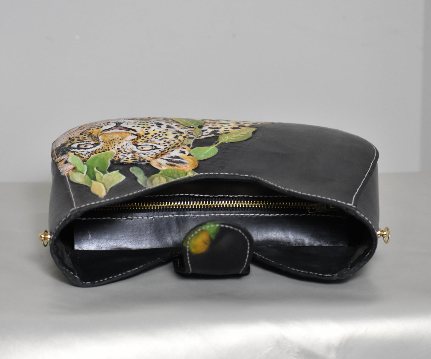 Leoparda Noir – Handmade Luxury Leather Bag with Chain